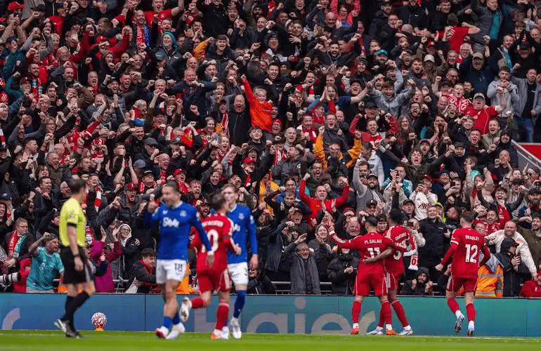 爱游戏首页-英超赛后走向成谜，亚特兰大远射贴柱，媒体盛赞，赛程密集仍需轮换的简单介绍